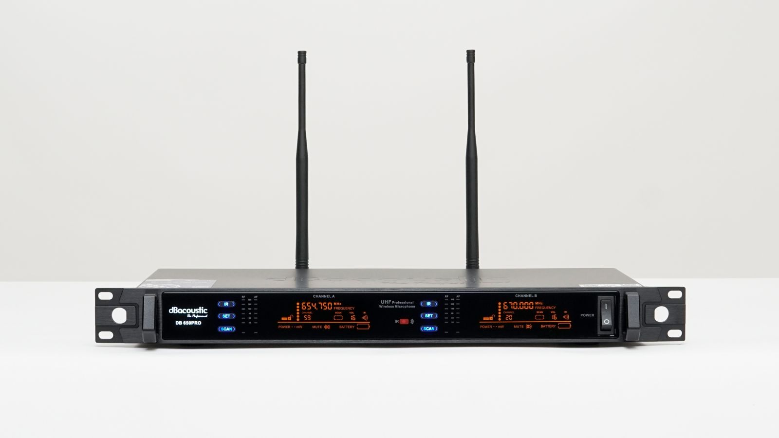 Micro không dây Dbacoustic DB650 Pro