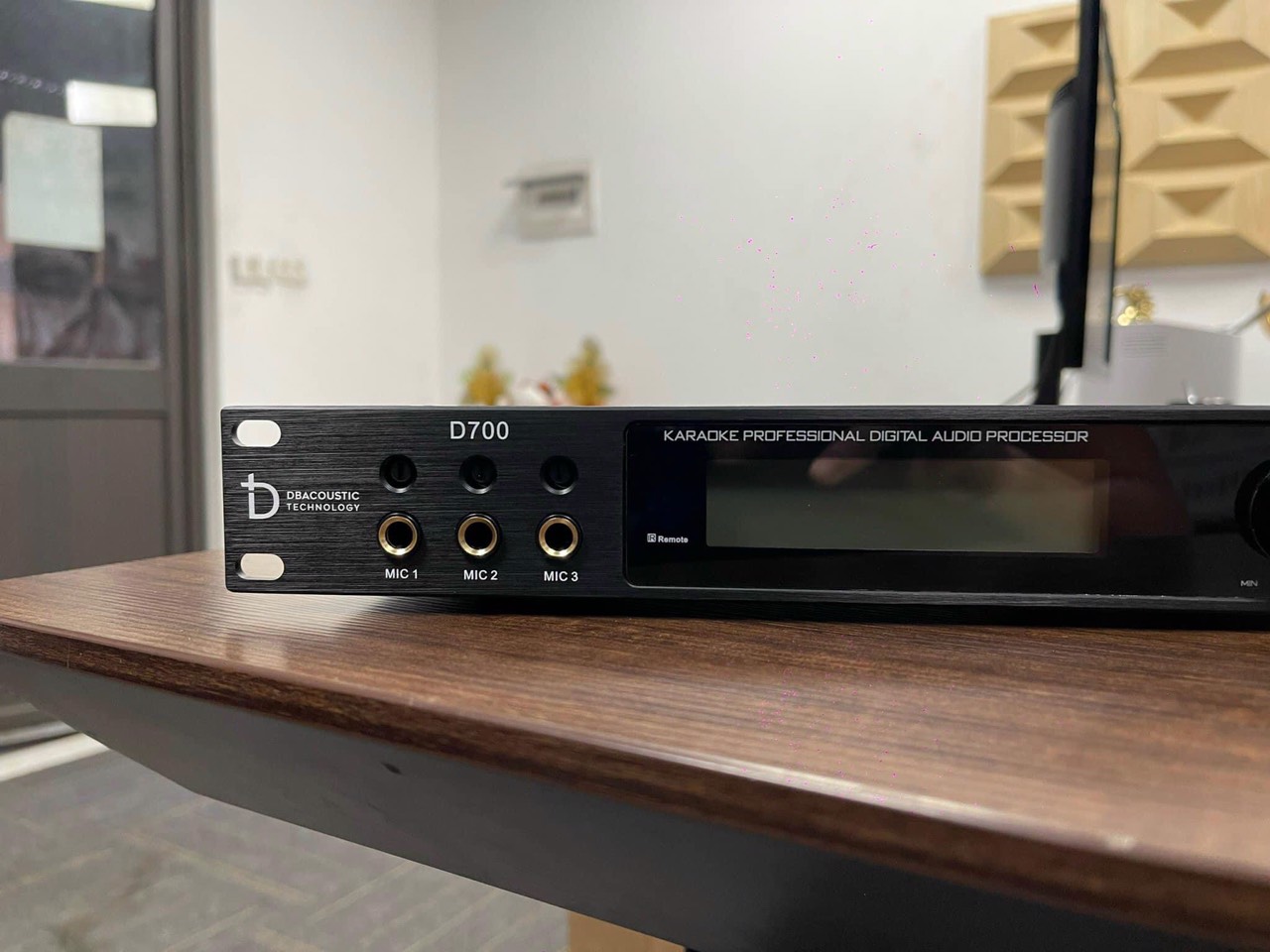 Vang số Dbacoustic D700