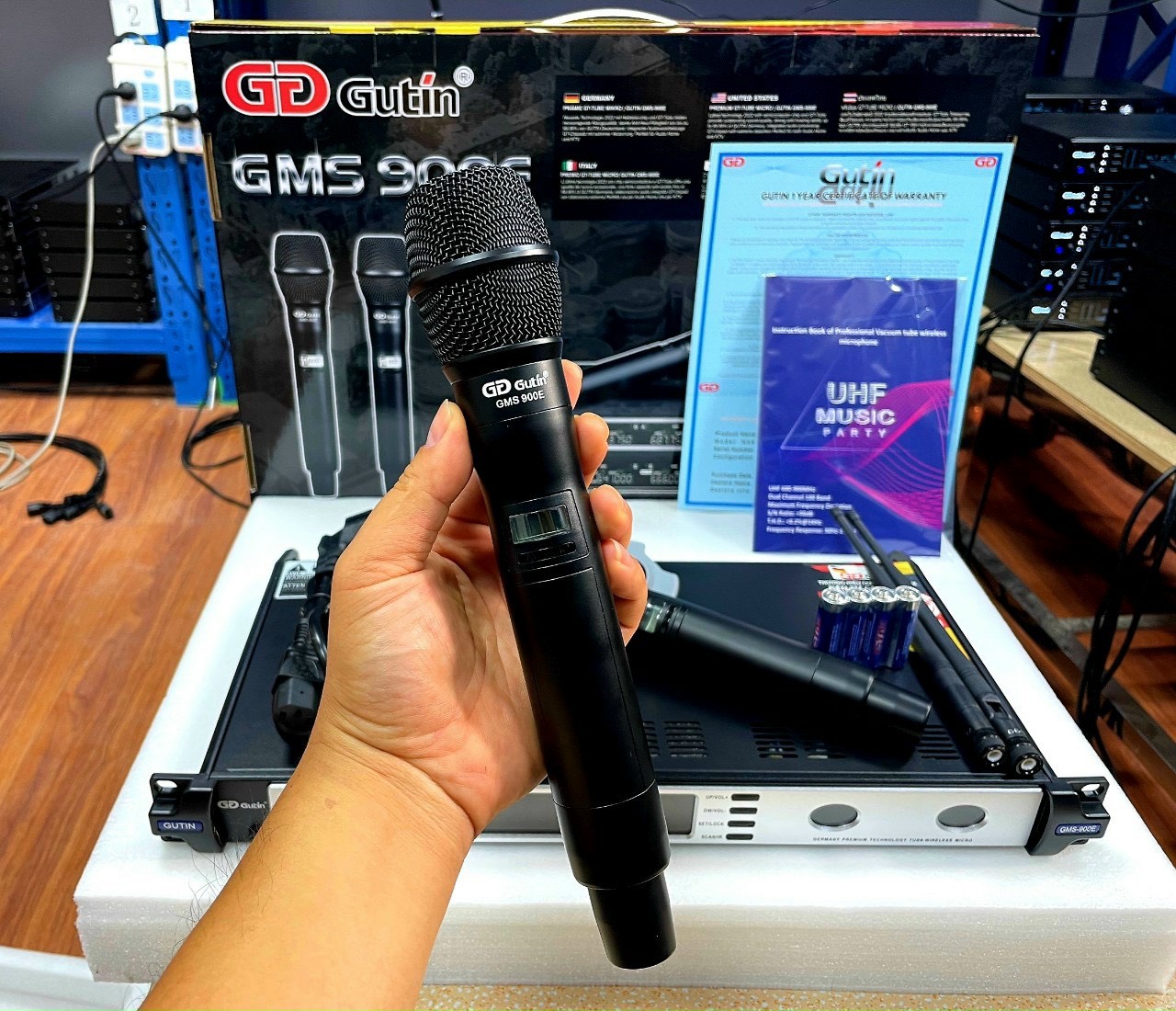 Micro Không Dây GUTIN GMS-900E