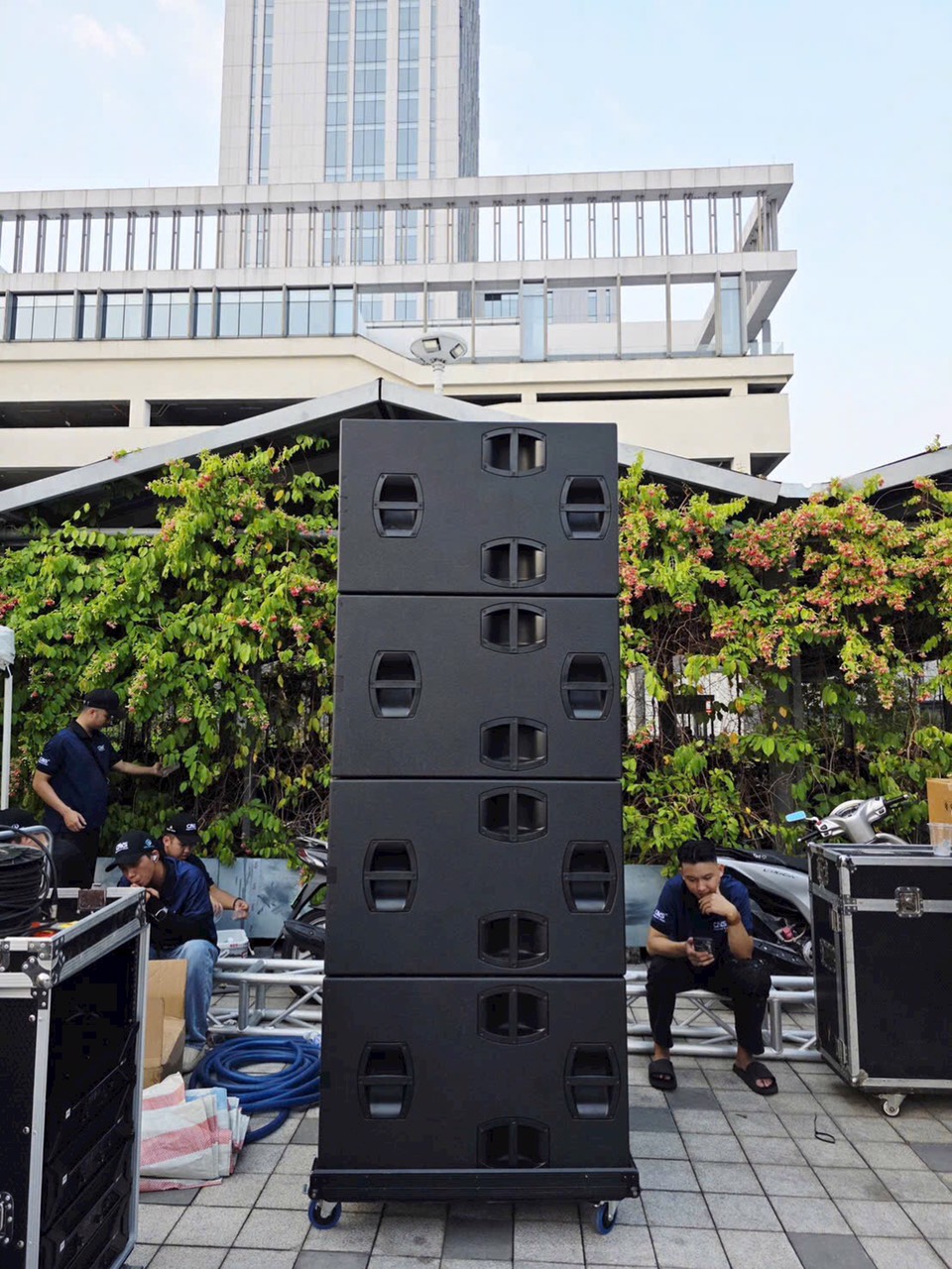 Công Ty Hưng Thịnh Tuyên Trình Diễn Hệ Thống Loa Line Array CAVS Tại PLASE SHOW 2026