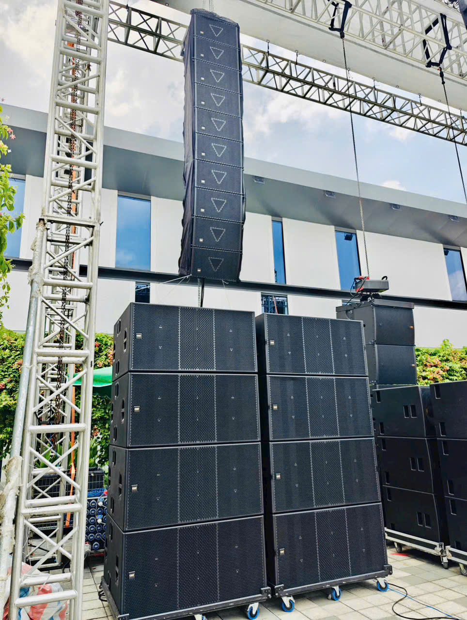 Công Ty Hưng Thịnh Tuyên Trình Diễn Hệ Thống Loa Line Array CAVS Tại PLASE SHOW 2026