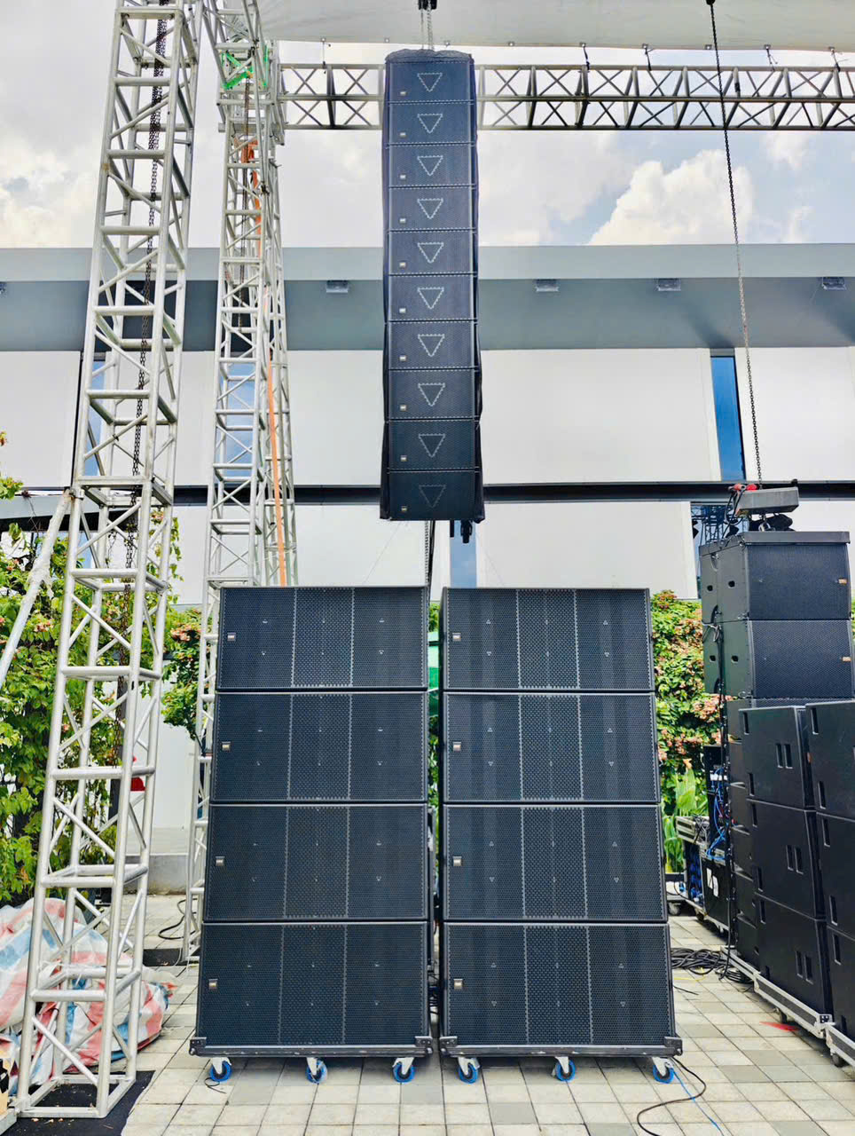 Công Ty Hưng Thịnh Tuyên Trình Diễn Hệ Thống Loa Line Array CAVS Tại PLASE SHOW 2026