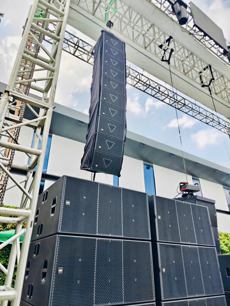 Công Ty Hưng Thịnh Tuyên Trình Diễn Hệ Thống Loa Line Array CAVS Tại PLASE SHOW 2026